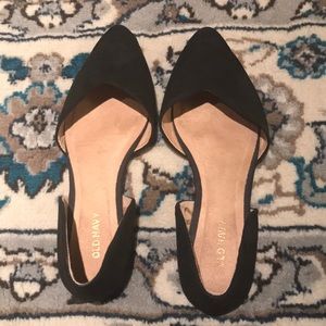 Classic black pointed toe flats! 🖤